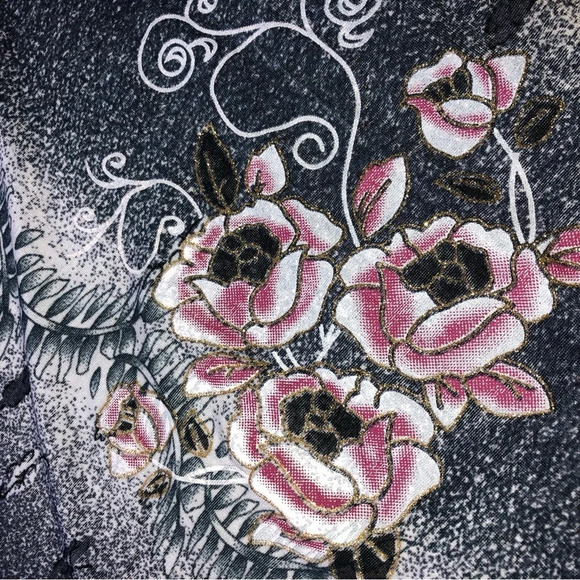 5/$25
Top L Grey Black Roses Silver Sparkle Short Sleeve T-shirt Style - Picture 4 of 11
